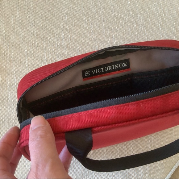 Victorinox 7 piece Toiletry Bag, Packing Cube and Packing Sleeve set - Picture 14 of 14